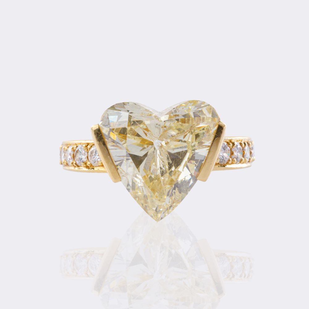 Hochkarätiger Fancy Diamant Ring 'Herz'
