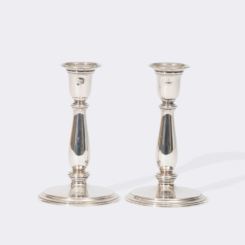 Paar eleganter Kerzenhalter