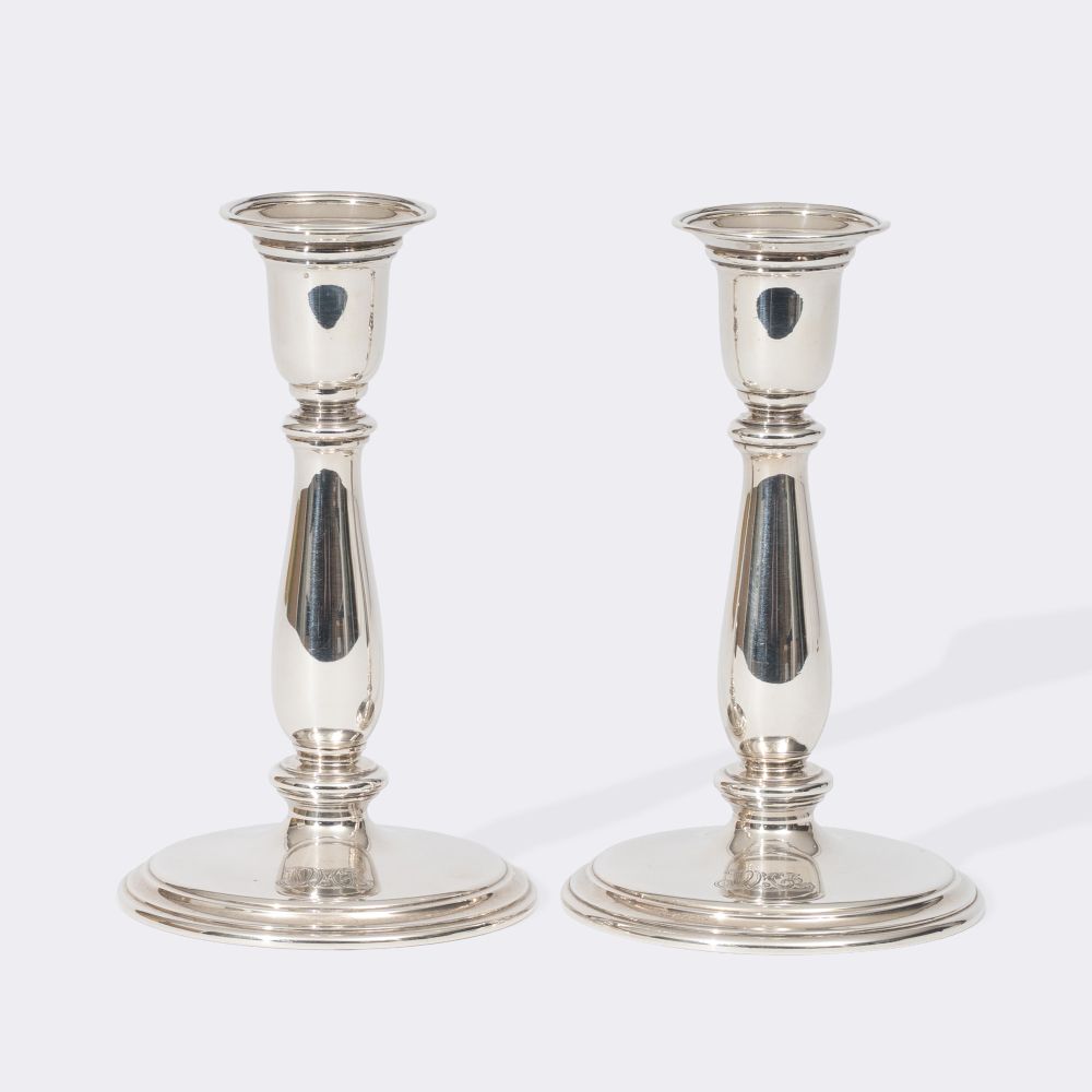 Paar eleganter Kerzenhalter