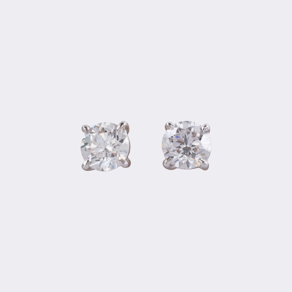 Pair of classic solitaire stud earrings - image 2