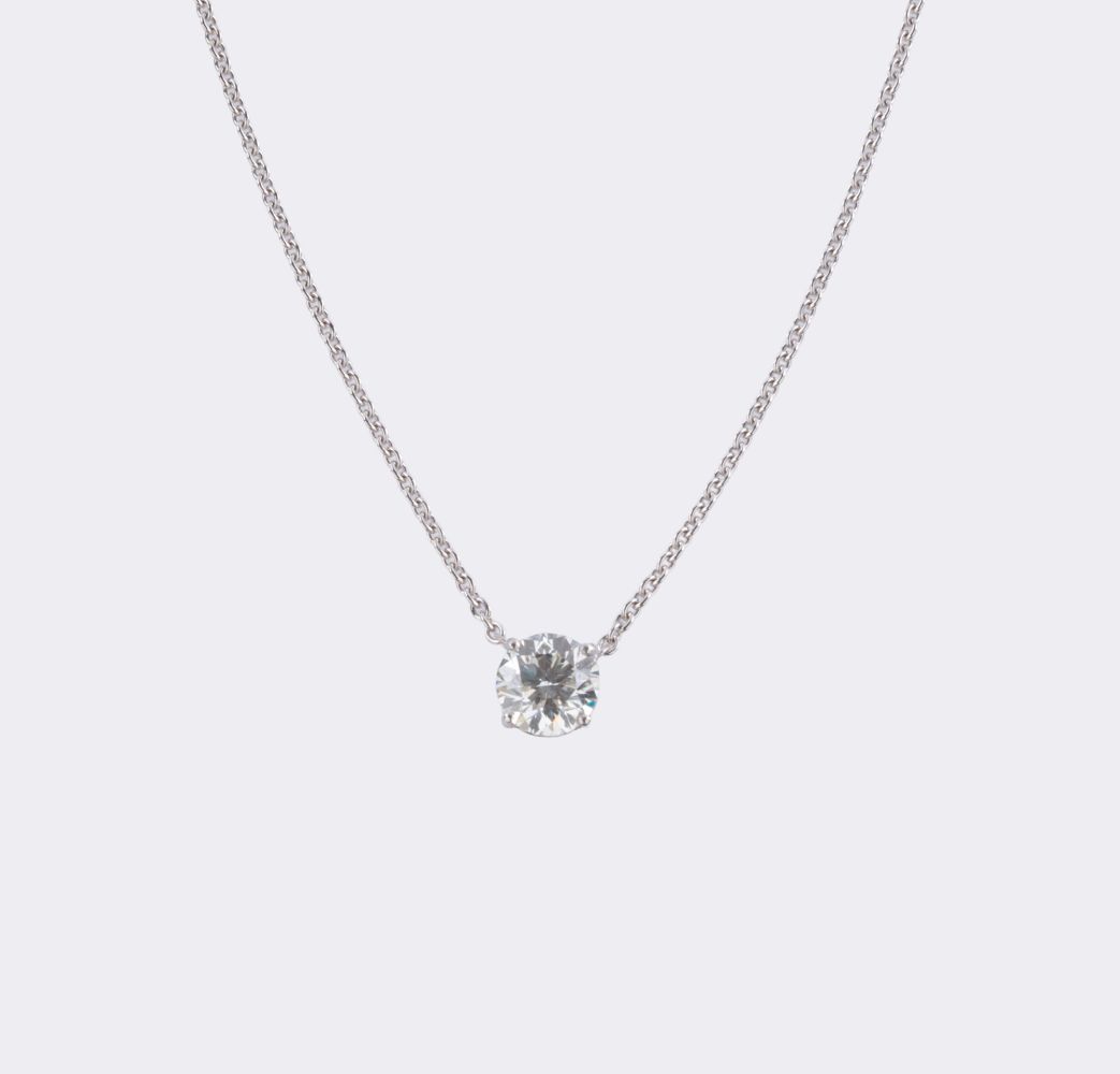 Hochkarätiger Solitär Anhänger an Kette