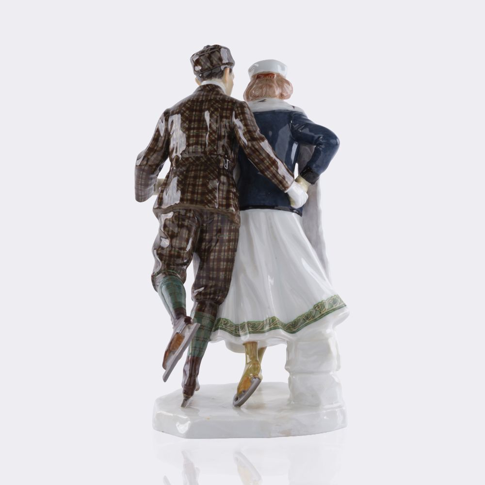 Paar beim Schlittschuhlaufen - Bild 4