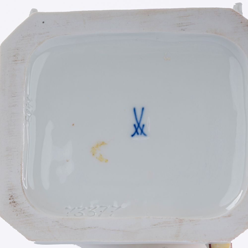 Mädchen an einer Wiege - Bild 5