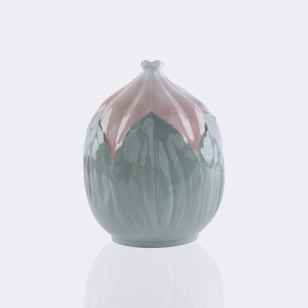 Jugendstil-Vase mit Blattrelief
