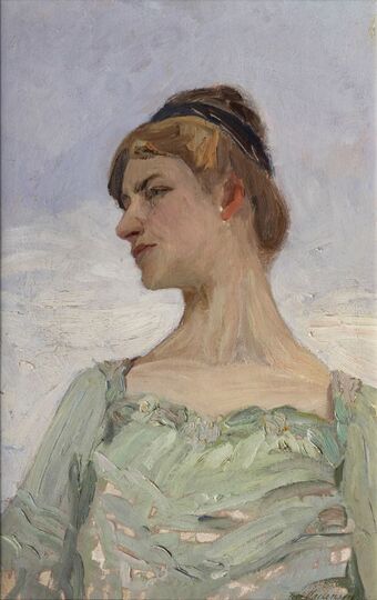 Frau in grünem Kleid