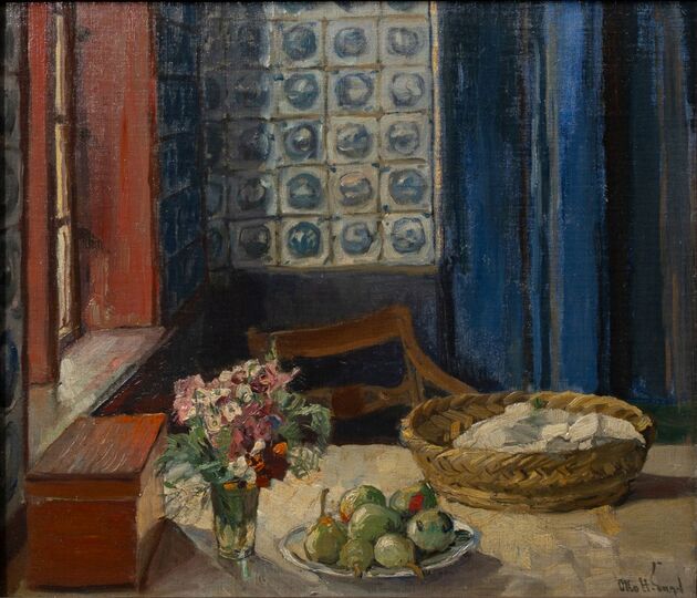 Tisch am Fenster der blauen Stube in Alkersum