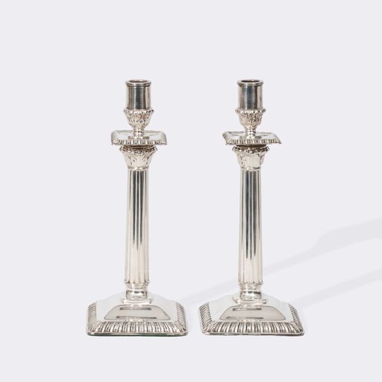 Paar Kerzenhalter im klassizistischen Stil