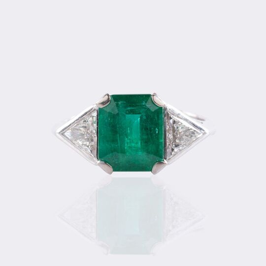 Feinfarbiger Smaragd Ring mit Diamanten