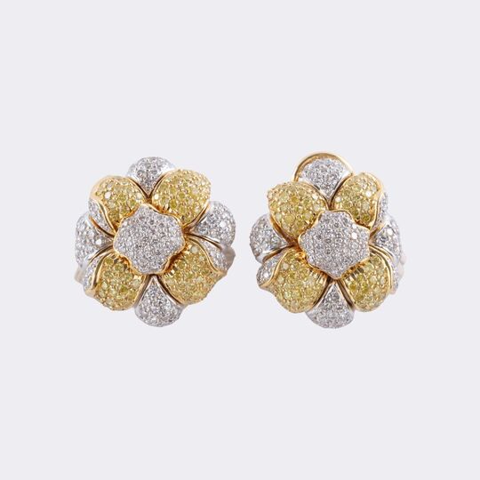 Paar Blüten Ohrringe mit zweifarbigem Brillant-Besatz