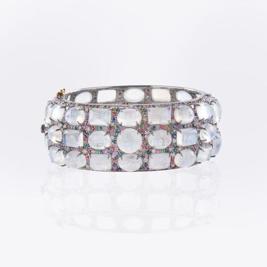 Mondstein Armreif mit mehrfarbigen Saphiren