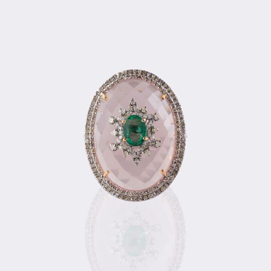 Rosenquarz Cocktailring mit Smaragd- und Diamant-Besatz