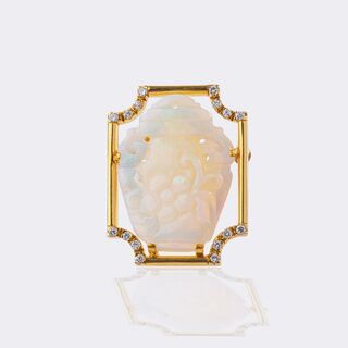 Feine Opal Cameo Brosche mit Brillant-Besatz