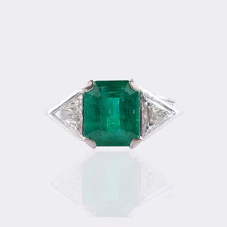 Feinfarbiger Smaragd Ring mit Diamanten