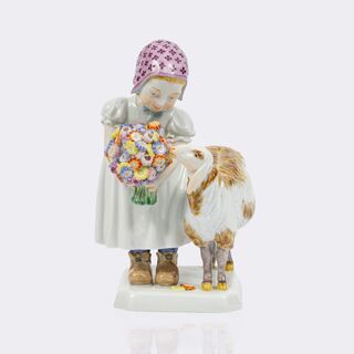 Mädchen mit Blumenstrauß und Schaf