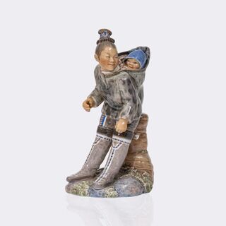 Grönländerin mit Kind auf dem Rücken