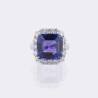 Hochkarätiger Tansanit Ring mit Brillanten