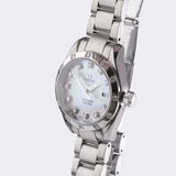 Damen-Armbanduhr 'Aqua Terra' mit Diamanten - Bild 2