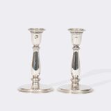 Paar eleganter Kerzenhalter