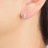 Pair of classic solitaire stud earrings - image 3