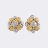 Paar Blüten Ohrringe mit zweifarbigem Brillant-Besatz - Bild 1