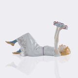 Großes liegendes Mädchen mit Blumenkranz - Bild 3