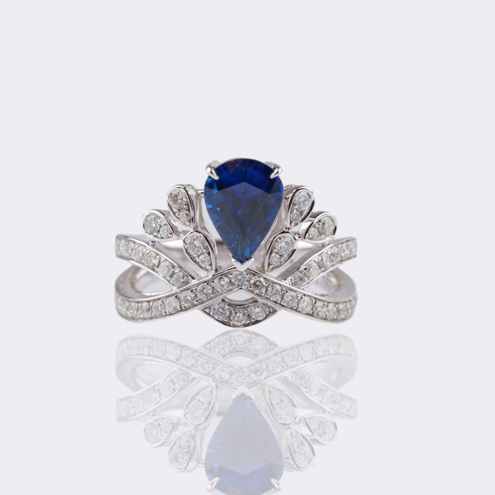 Natürlicher Saphir Ring mit Brillanten