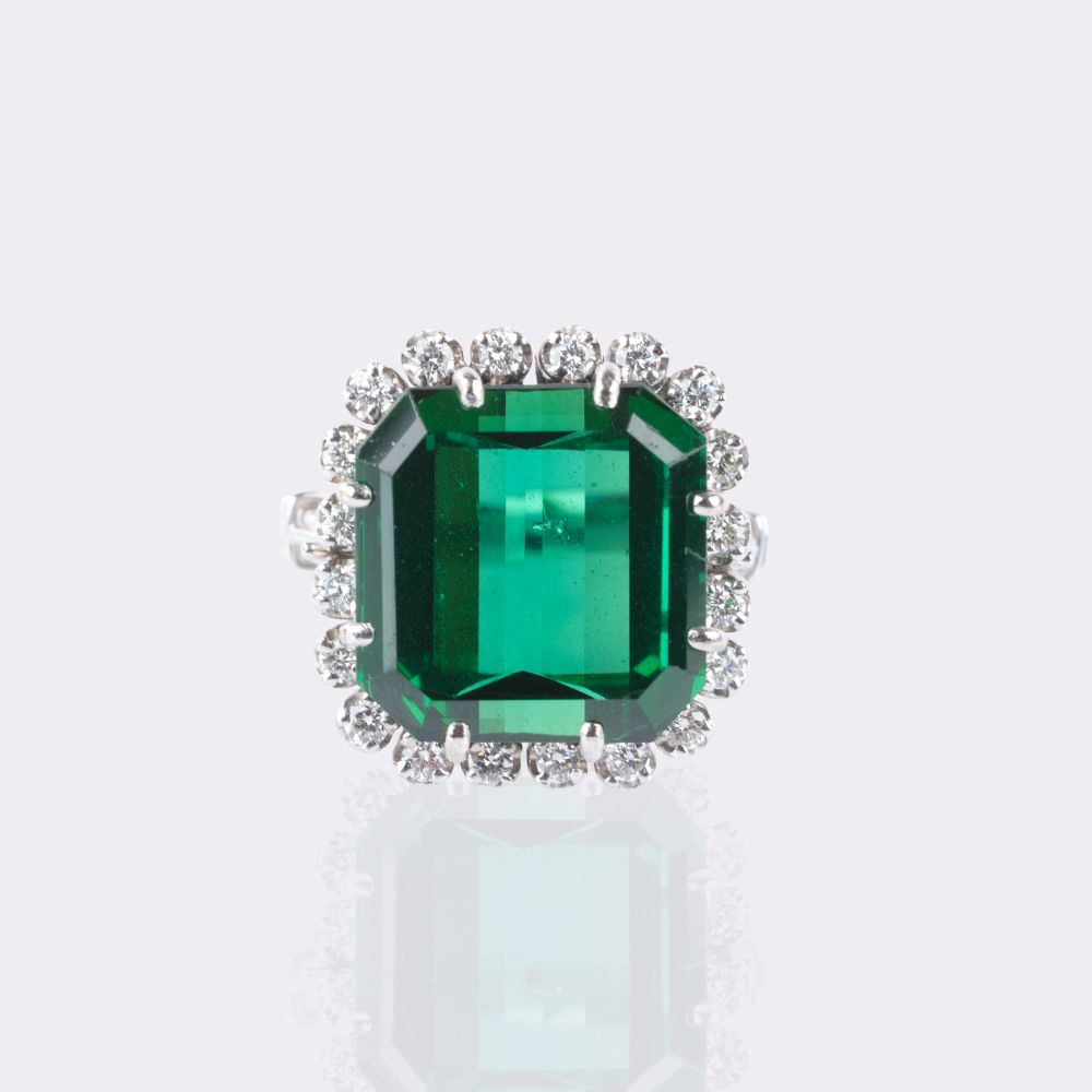 Farbintensiver Turmalin-Ring mit Brillant Besatz