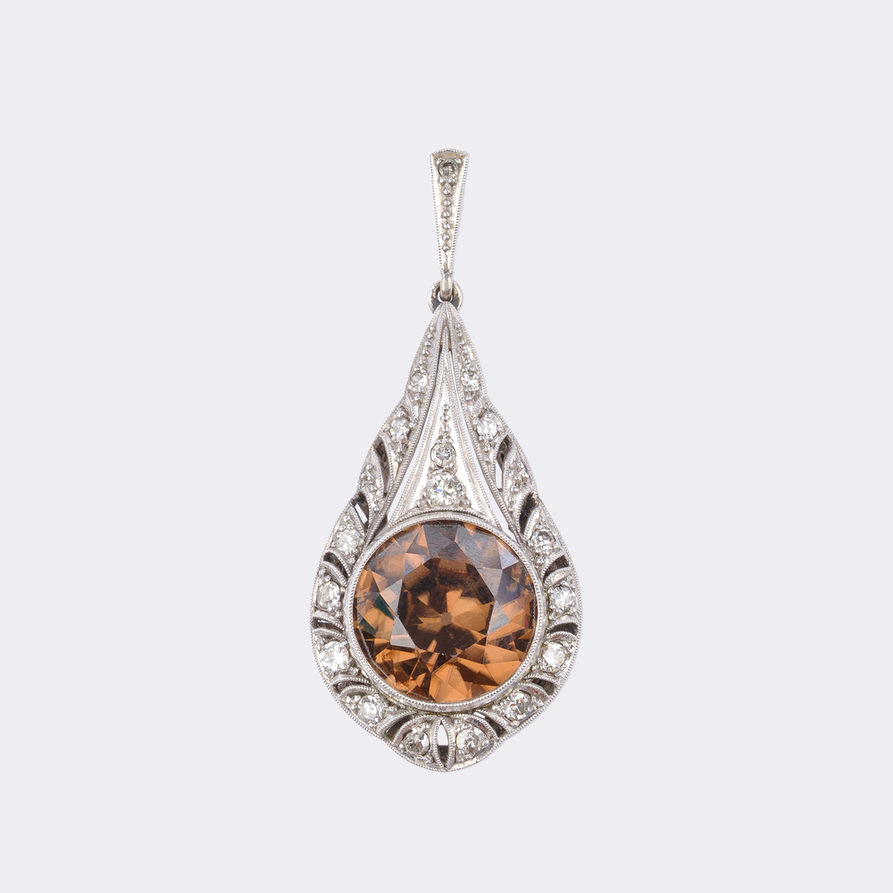 Natural Art Deco Zircon with reversible Colour Change as a Pendant with Diamonds