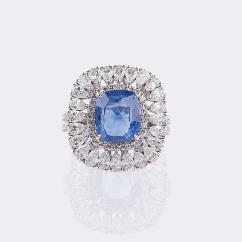 Natürlicher Ceylon Saphir Ring mit fein-weißen Diamanten