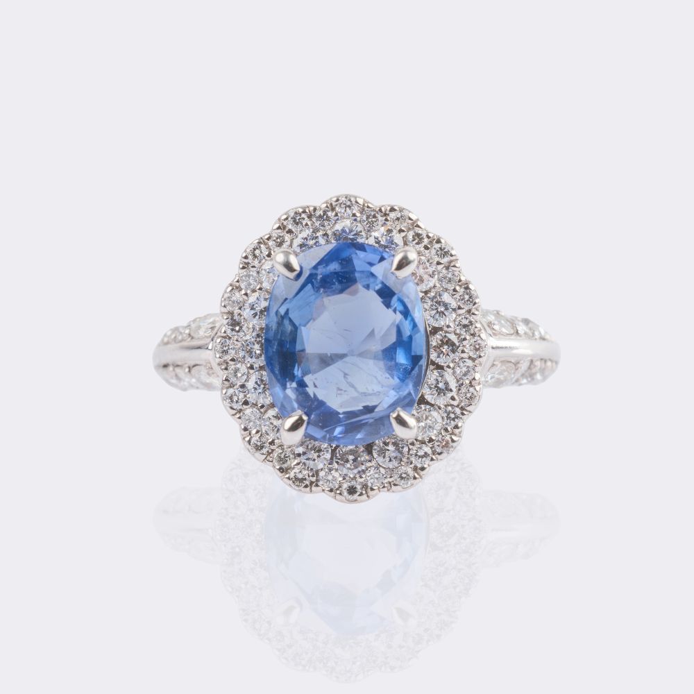 Natürlicher Ceylon Saphir Ring mit Brillant-Besatz