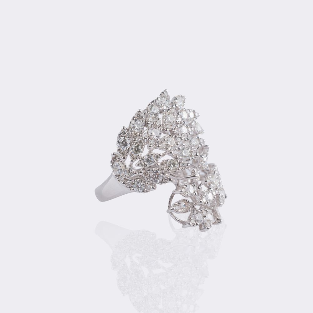 Filigraner Cross-Over Ring mit fein-weißen Brillanten - Bild 2