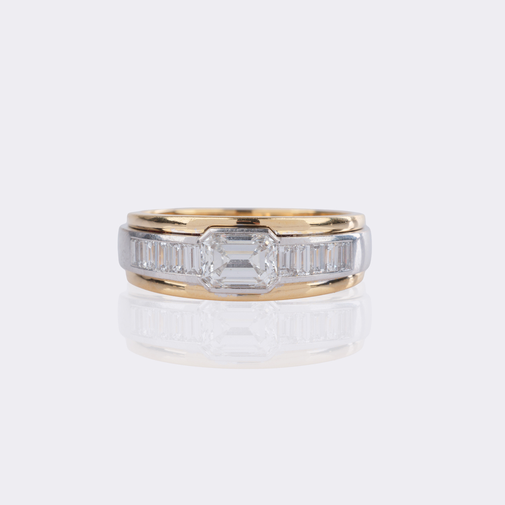 Fein-weißer Diamant Ring mit Emerald Cut Diamant