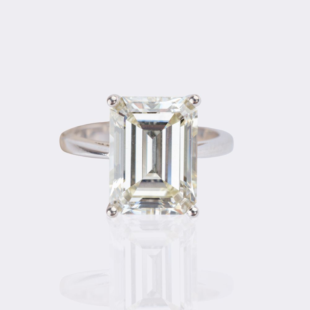 Hochkarätiger Solitär Ring mit Emerald Cut Diamant - Bild 2
