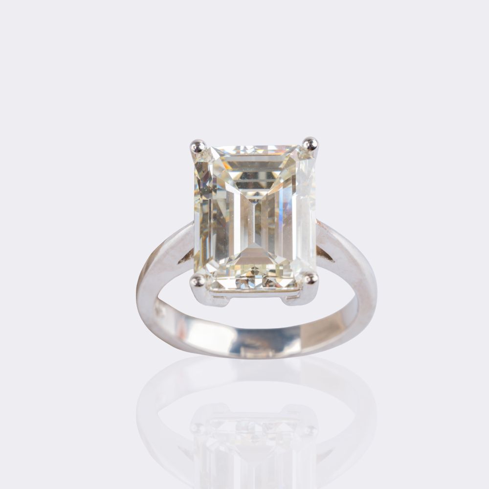 Hochkarätiger Solitär Ring mit Emerald Cut Diamant - Bild 4