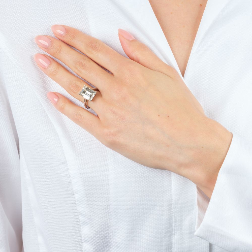 Hochkarätiger Solitär Ring mit Emerald Cut Diamant - Bild 5