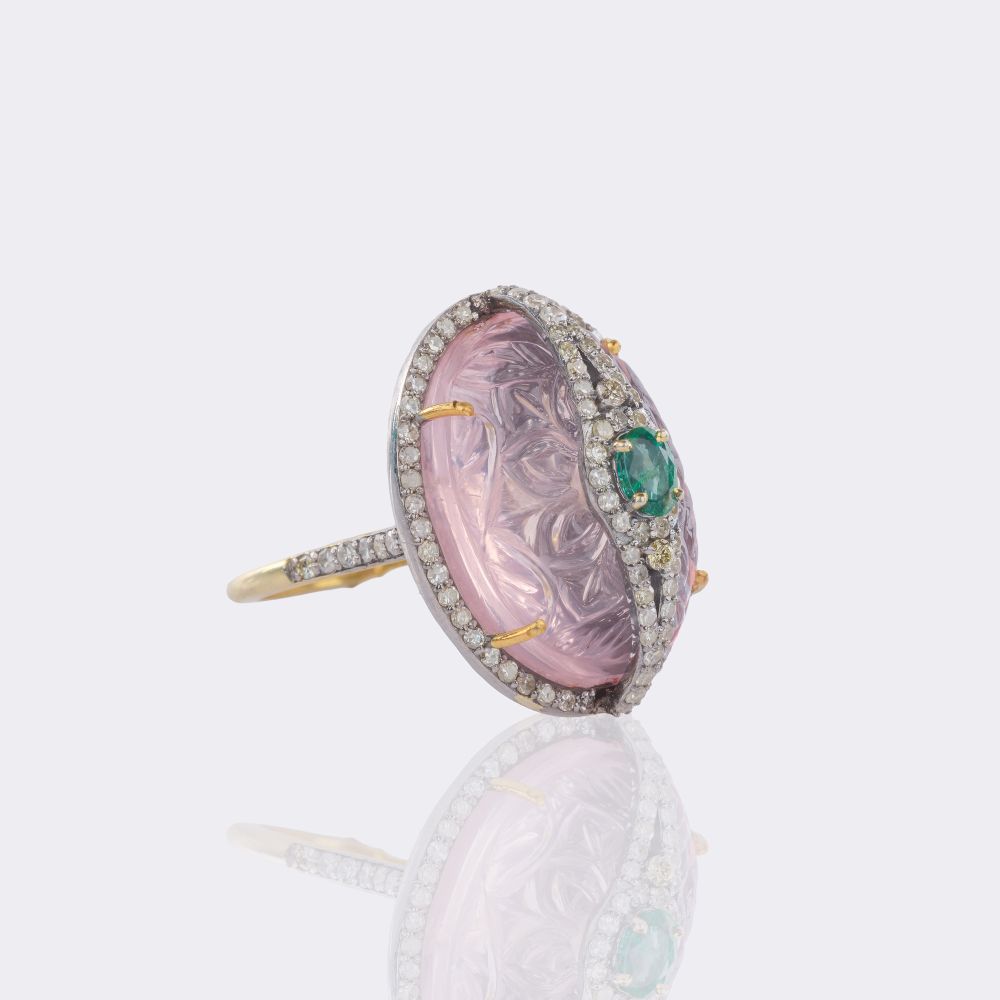 Rosenquarz Cameo Ring mit Brillanten und Smaragd Besatz - Bild 2