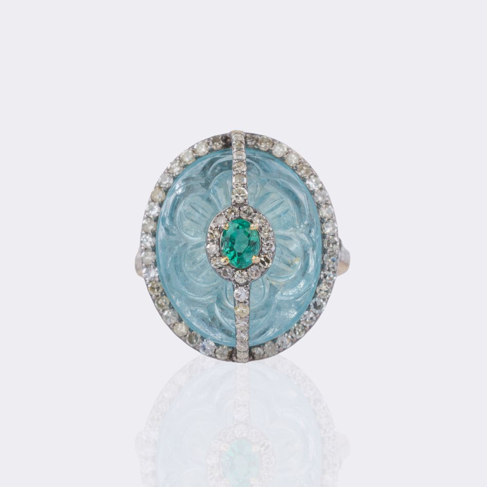 Aquamarin Cameo Ring mit Brillanten und Smaragd-Besatz