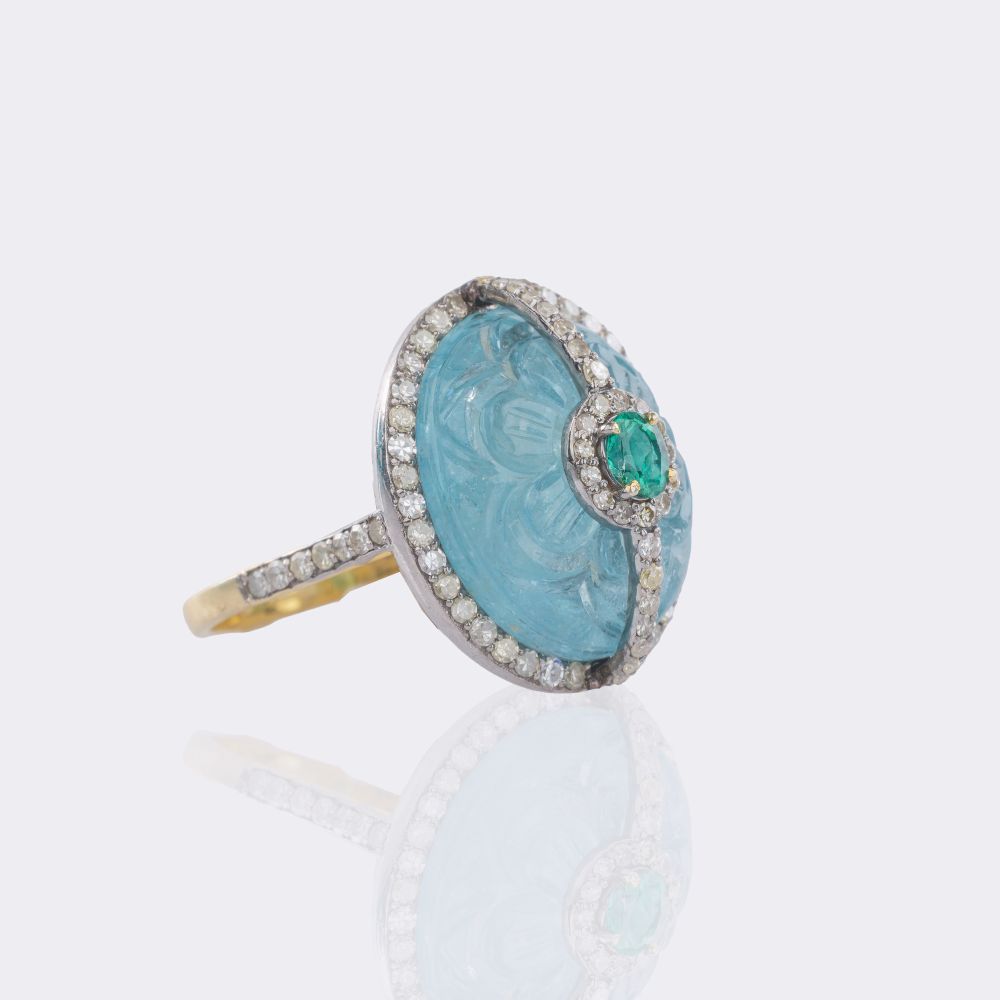 Aquamarin Cameo Ring mit Brillanten und Smaragd-Besatz - Bild 2