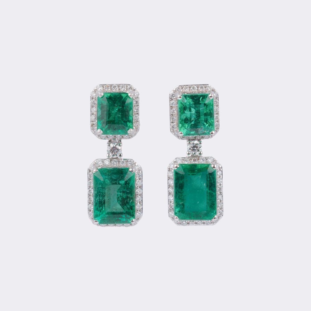 Pair of fine Emerald Diamond Earrings
