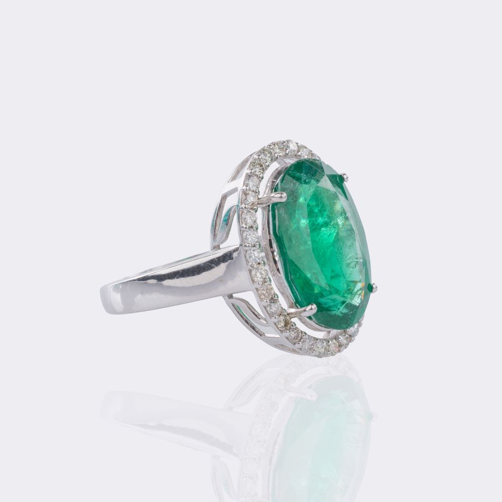 Emerald Ring with Diamonds - image 2