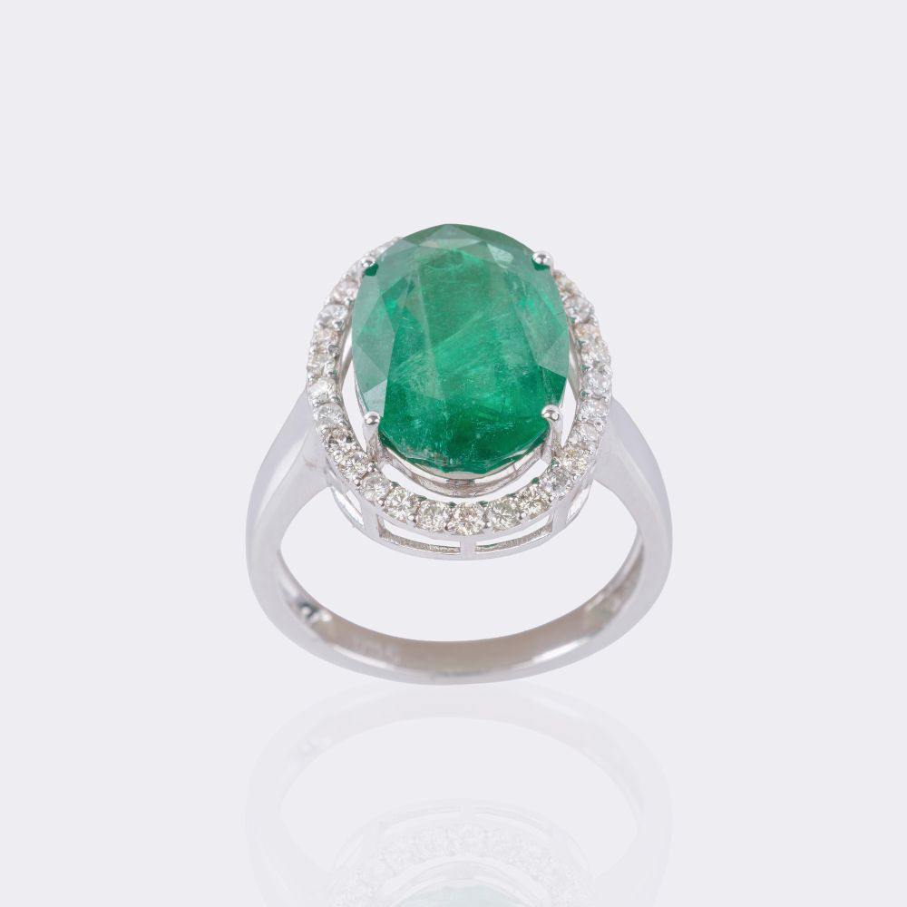 Emerald Ring with Diamonds - image 3