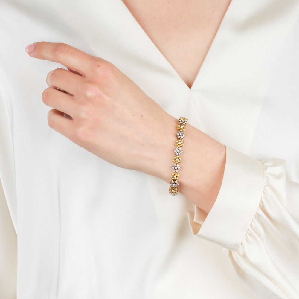 Apartes Bicolour Blütenarmband mit Brillant-Besatz - Bild 3