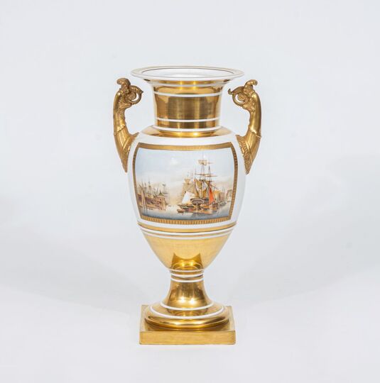 Vase mit Schiffsmotiven