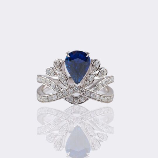 Natürlicher Saphir Ring mit Brillanten