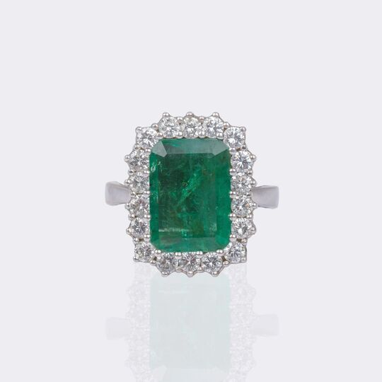 Emerald ring with diamond trim