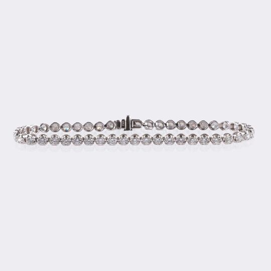 Fein-weißes Tennisarmband