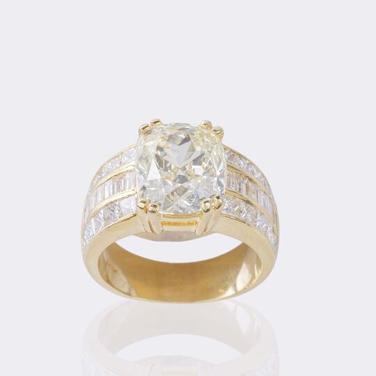 High-quality solitaire diamond ring