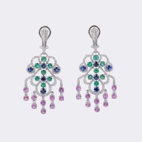 Paar Ohrchandeliers mit zweifarbigen Saphiren, Smaragden und Brillanten