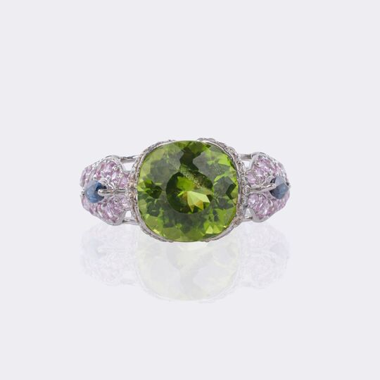 Peridot Ring mit farbigen Saphir- und Brillant Besatz