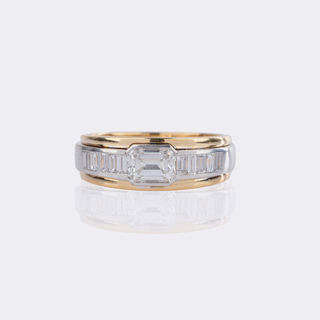 Fein-weißer Diamant Ring mit Emerald Cut Diamant